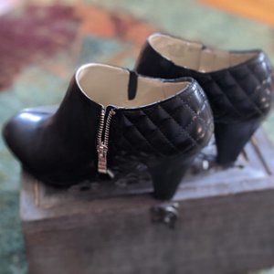 Naturalizer Women's Barrets Round Toe Booties